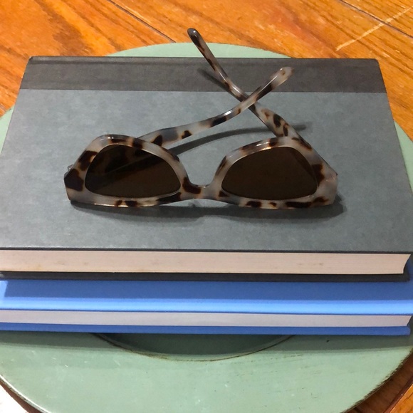 Tortoise print cat eye sunglasses- New - Picture 1 of 3